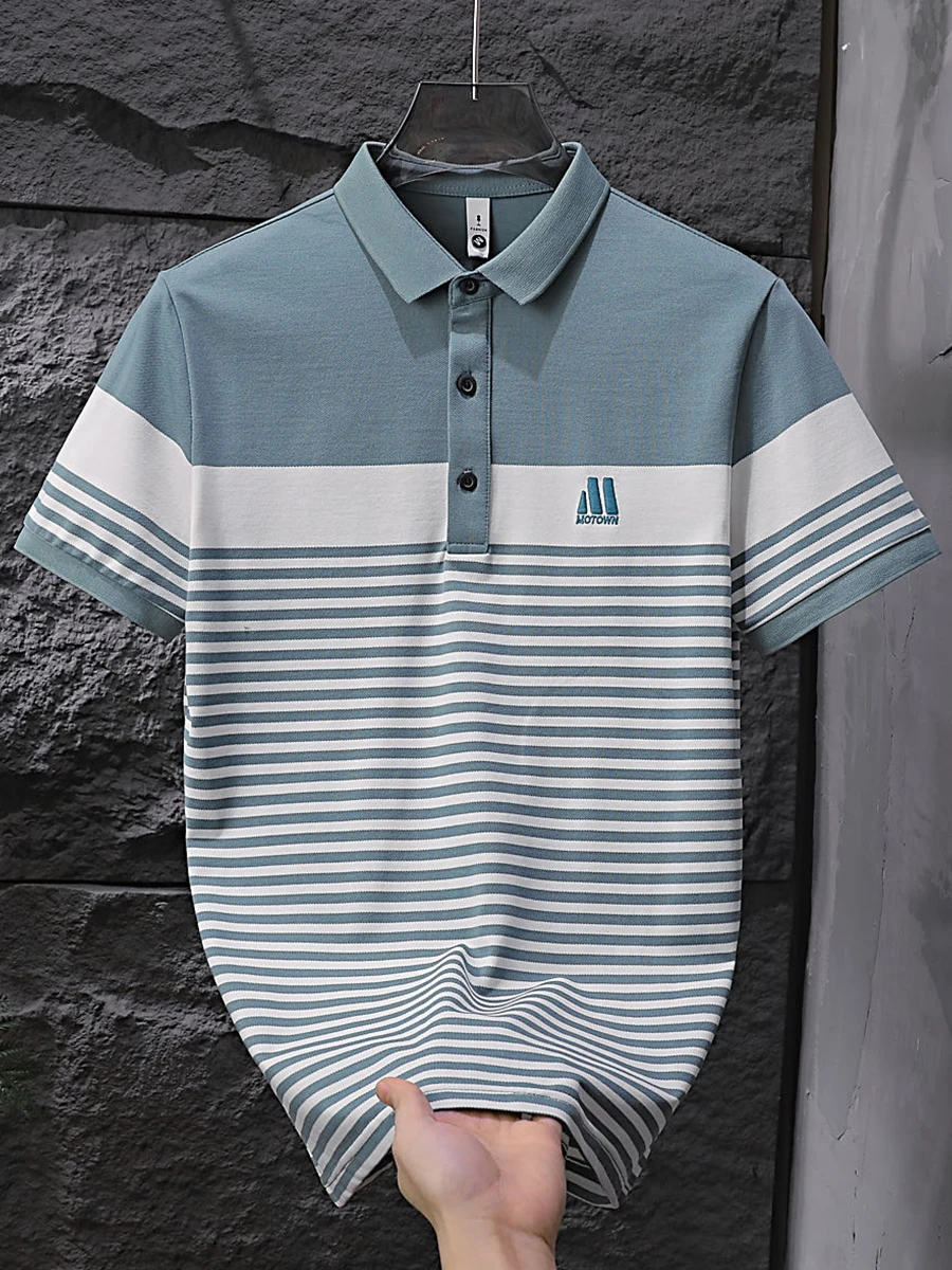 

Новая мужская модная рубашка с коротким рукавом на лето 2025 года, с вышитым воротником, цветными полосками и этикеткой, отложным воротником, приталенная.