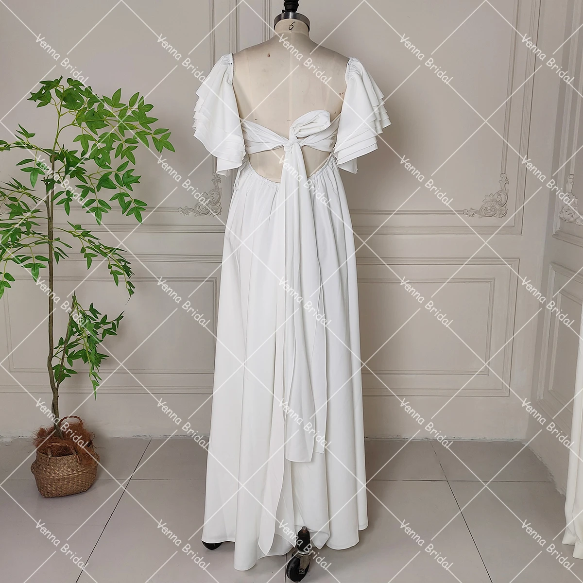 エンパイアウエスト コットンブレンド ブライダルドレス セルフタイベルト フロアレングス ティアード ショート フラッター スリーブ バックレス マタニティ ウェディングドレス