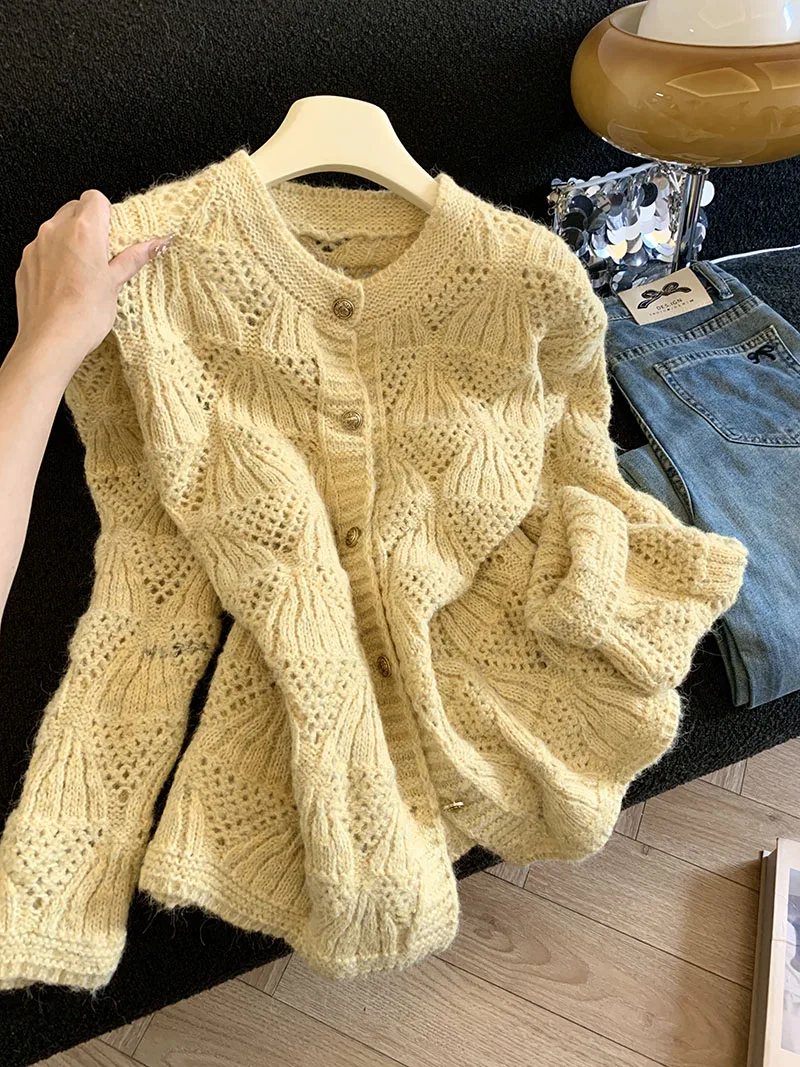 Chaqueta suéter hueca de un solo pecho de gama alta para mujer en otoño/invierno, versátil y elegante, Top suelto adelgazante en 2025