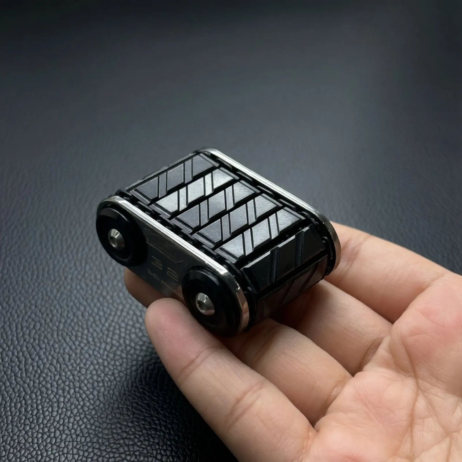 プレミアムメタルローラーフィジェットスピナータンクEDC感覚玩具、自閉症、ADHD、不安、ストレス解消、オフィスデスク用フィジェット、大人へのギフト