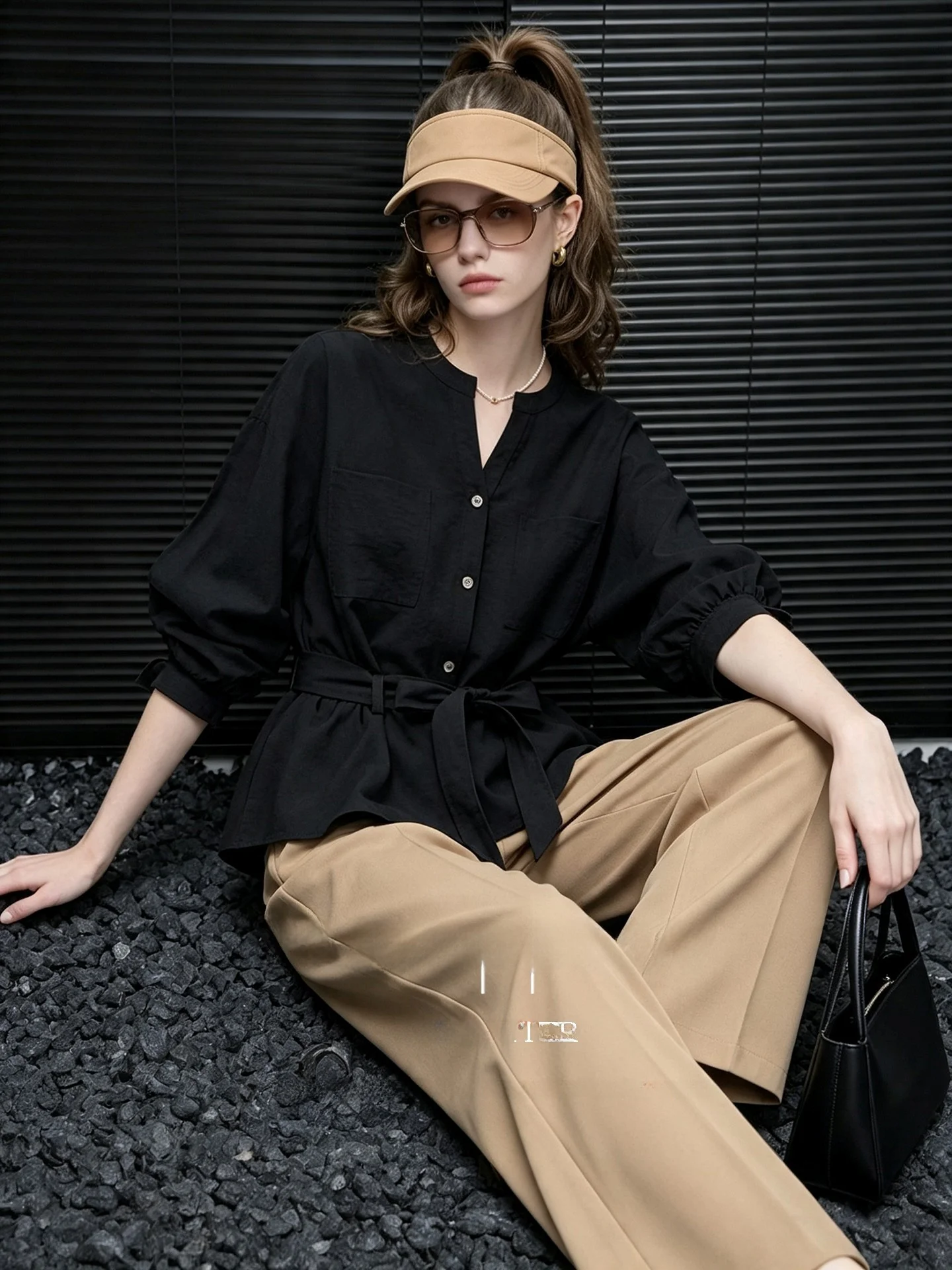 Elegant Black V-Neck Casual Shirt Huaappuw Autumn New Style Commute Fashion Top Casual Versatile Waist-Cinching Blouse