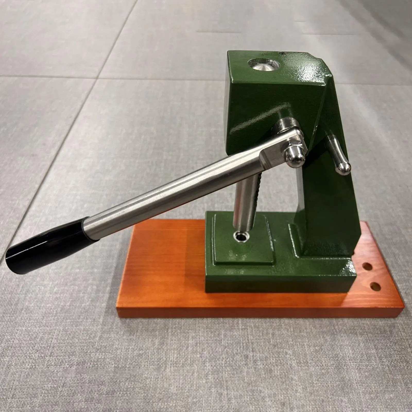 Watch Back Case Press Tool Kit Metal Wooden Base Professional Watchmaker Hand Pressing for Watches