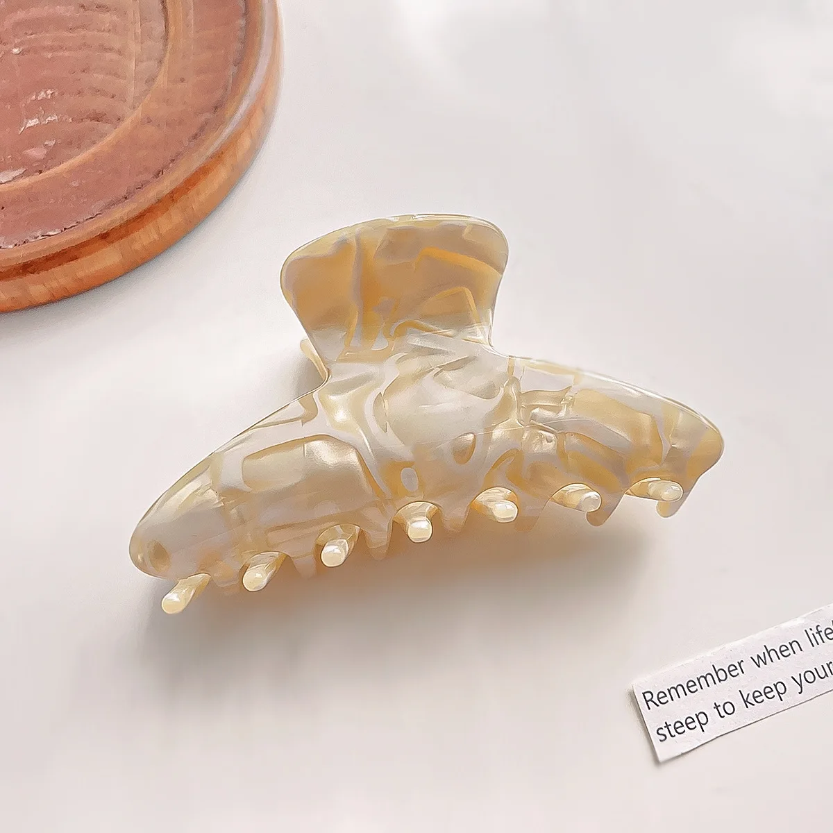 

Boho Hair Claw Small Leopard Acetate Clip Back of Head Hair Accessory for Women 2025 New Minimalist Ponytail Clip