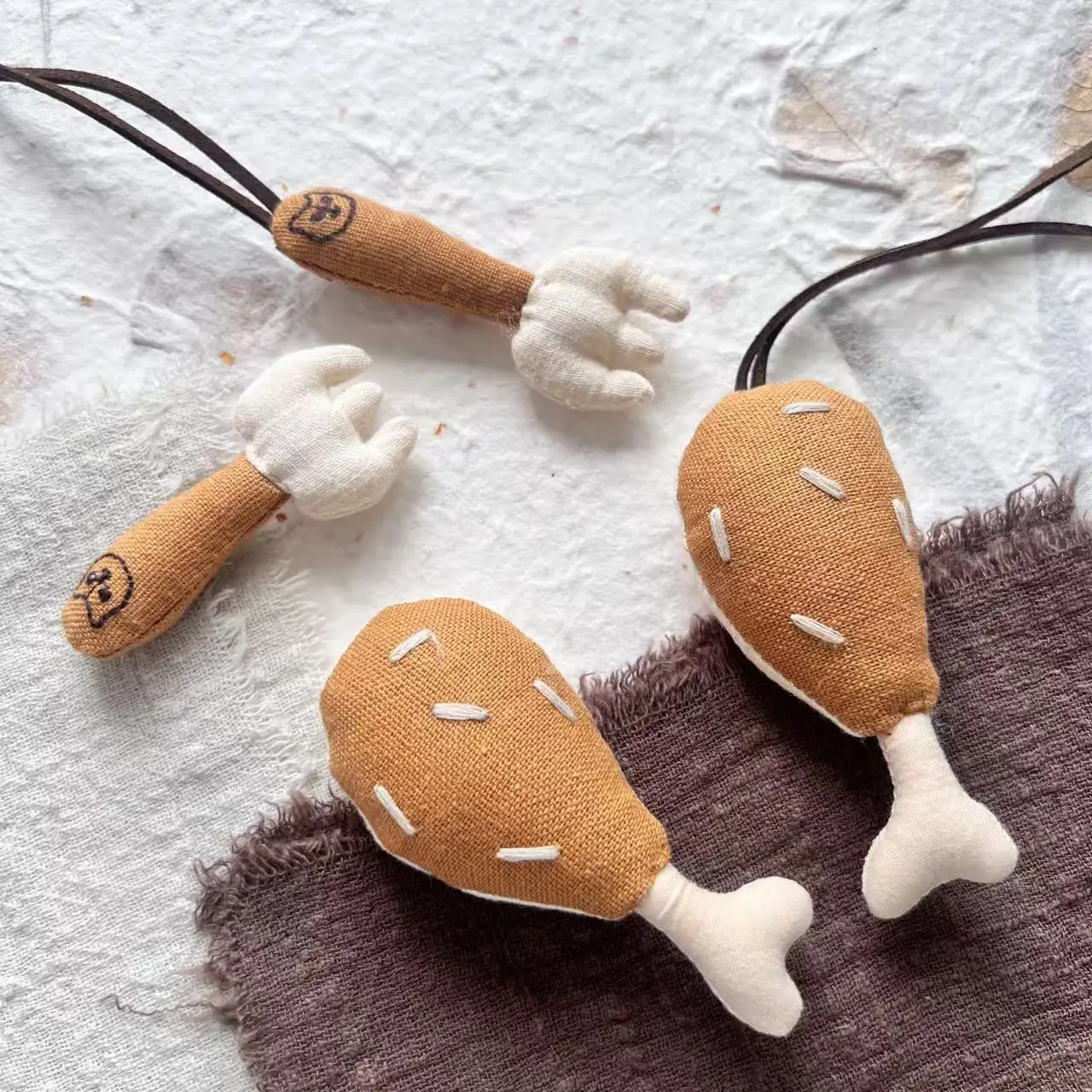 

Chicken Leg Brooch 1PCS for Women Childlike Fun Cotton Filled 3D DIY Hair Accessory Bag Pendant Half Finished Material Decor