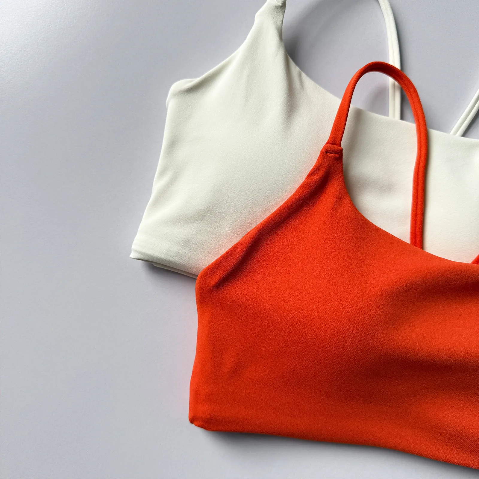 Sport-BH mit festen Brustpolstern, schnelltrocknend, stoßfest, für Laufen und Fitness, V-förmige Trainingsweste, Yoga, schönes Rückendesign – Detail 11
