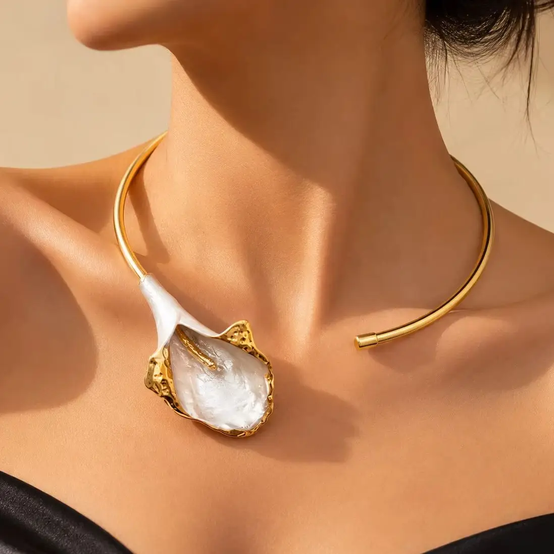 Statement Calla Lily Enamel Choker Necklace for Women Gold Color Open Collar Floral Torque Necklace Elegant Party Jewelry Gift