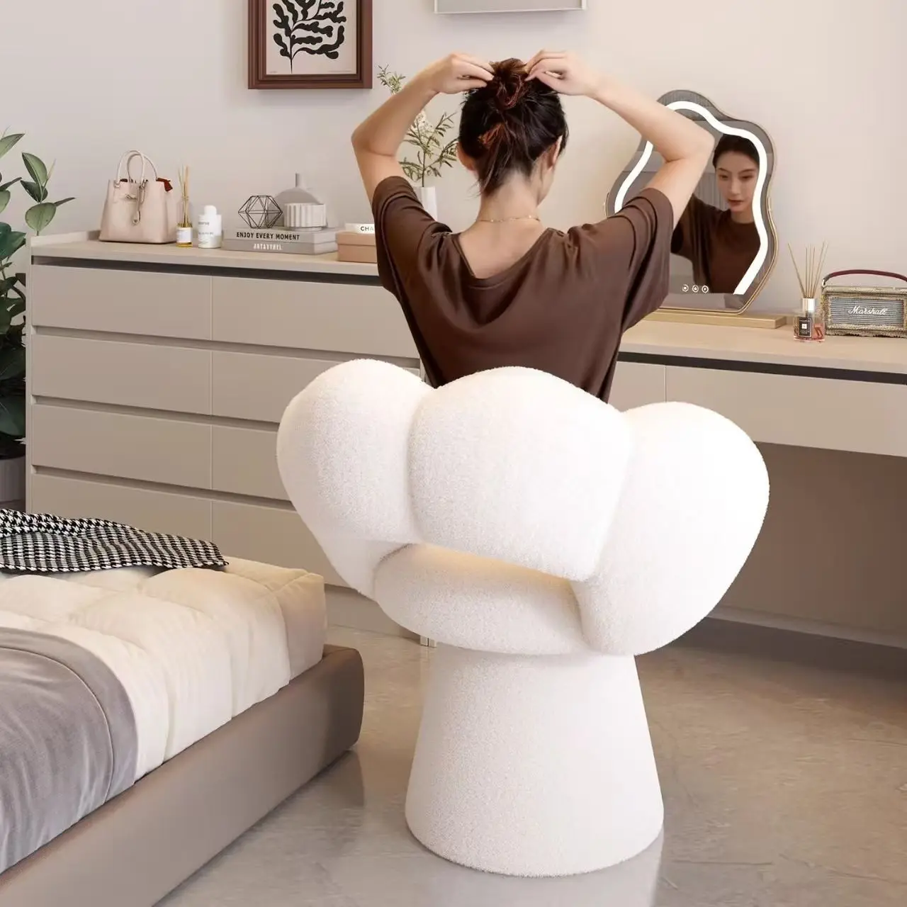 Ergonomischer Home-Office-Schreibtischstuhl mit Lordosenstütze, weiche Rückenlehne mit Blütenblatt, verstellbarer Schminktisch-Make-up-Stuhl für Wohnmöbel