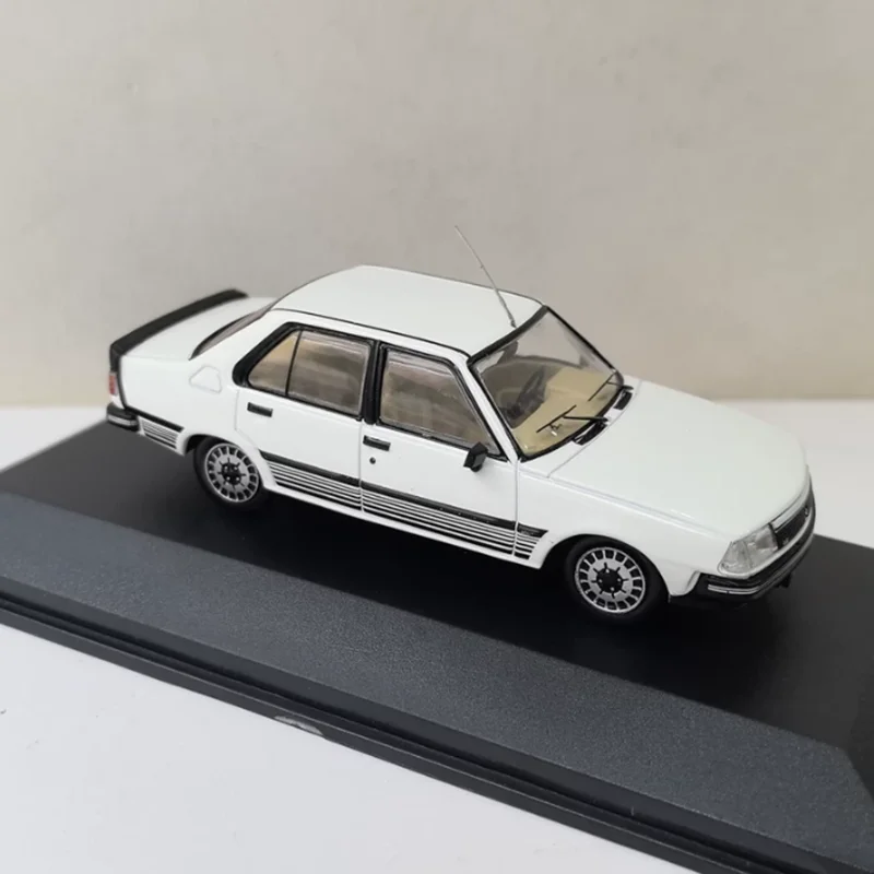 オデオン 1/43 スケール 18 GTD タイプ 2 合金シミュレーションカーモデル 静態コレクション 装飾ホリデー玩具 記念品ギフト