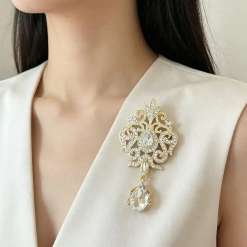 Elegant Vintage Rhinestone Brooch Gold Silver Tone Shiny Lapel Pin for Women Anniversary Wedding Evening Dress Accessory