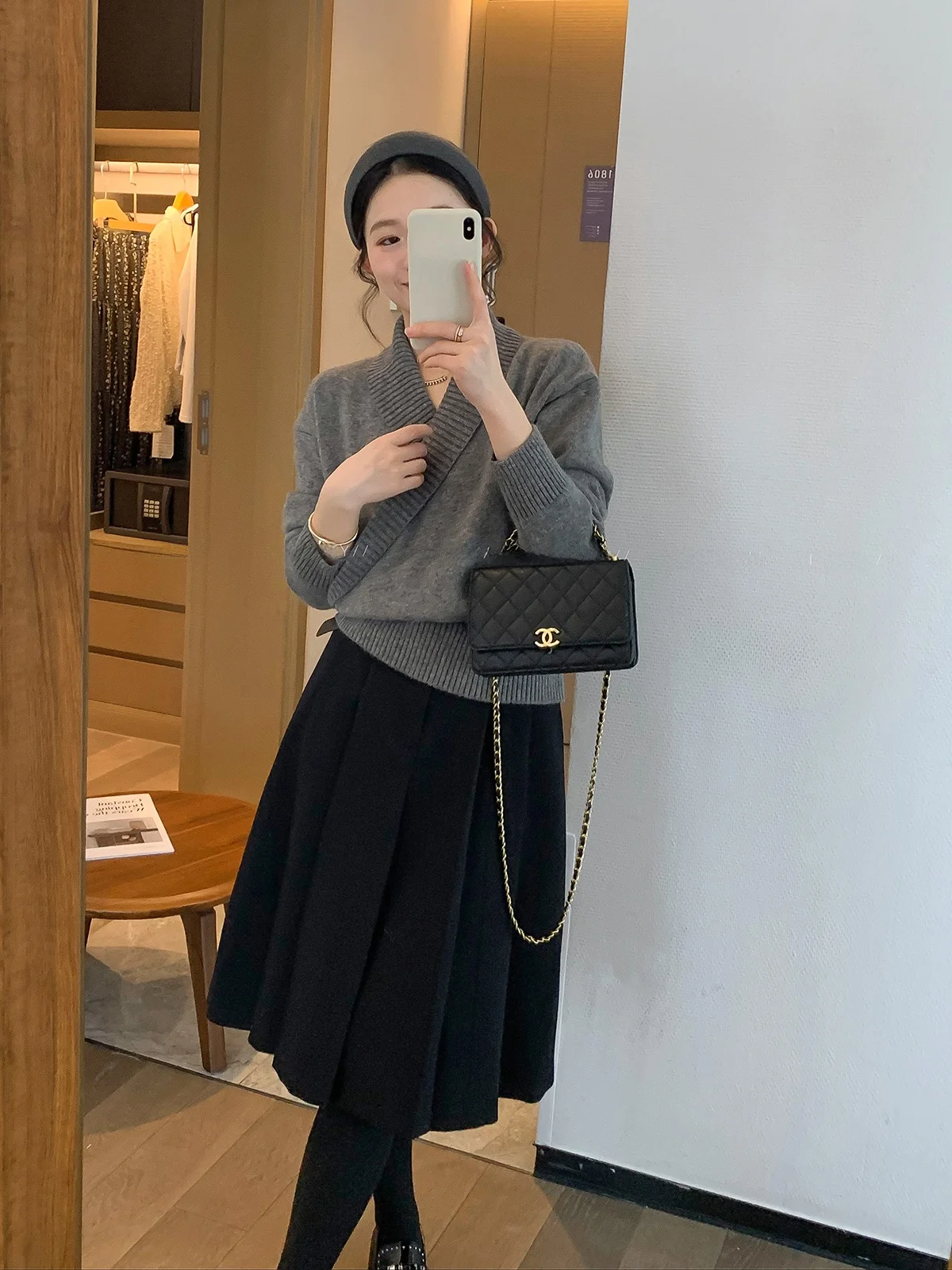 

Женский вязаный свитер Love Devil Fi с V-образным вырезом и длинными рукавами, универсальный, модный, весна 2026, новинка, для повседневной носки