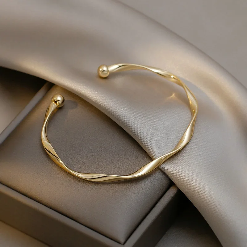 2026 New Fashion Twisted Bracelet Simple Design Opening Bangle Women Fine Fashion Jewelry Wedding Party Jewelry  Gifts Wholesale