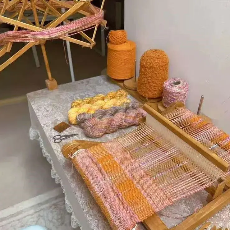 

1pc Umbrella Shape Wooden Yarn Winder, Adjustable Yarn Spool Holder for Knitting, Embroidery, Roving, Crochet DIY Handicrafts