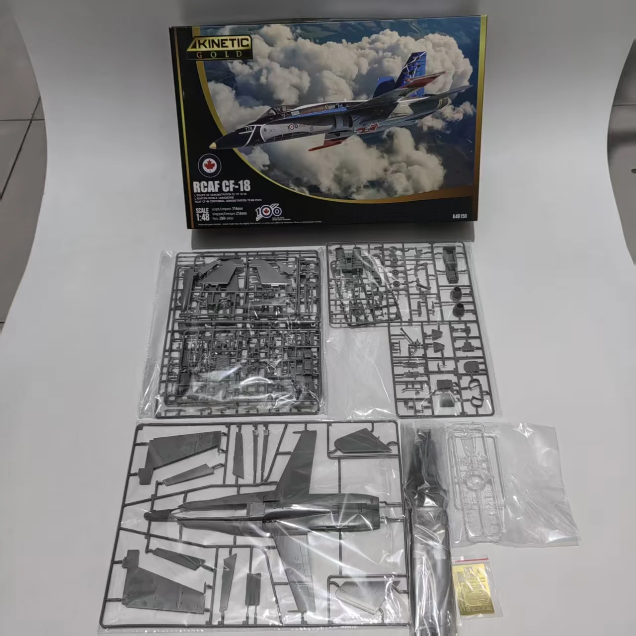 K48150 KINETIC 1/48 RCAF CF-18 RCAF 100e anniversaire Kit de modèle d'équipe de démonstration