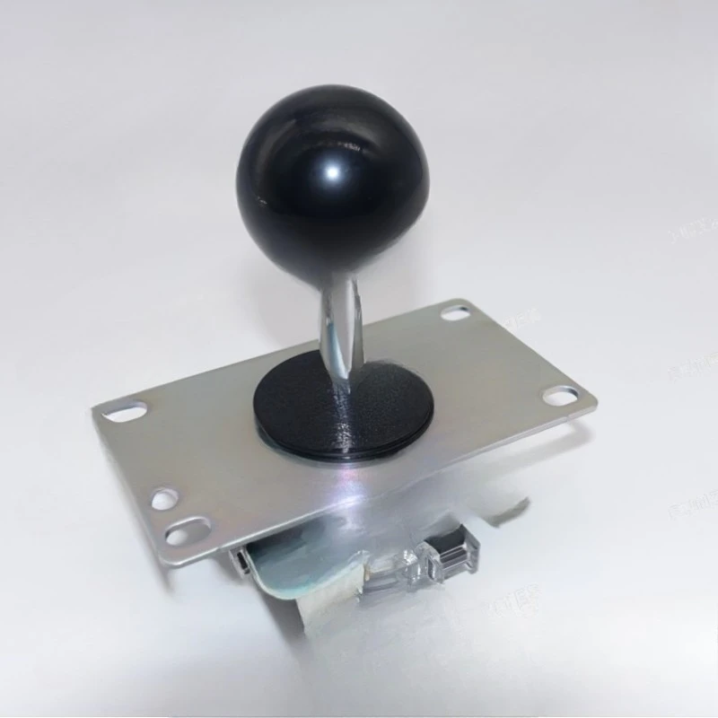 

A genuine three-watt joystick is ideal for arcade games
