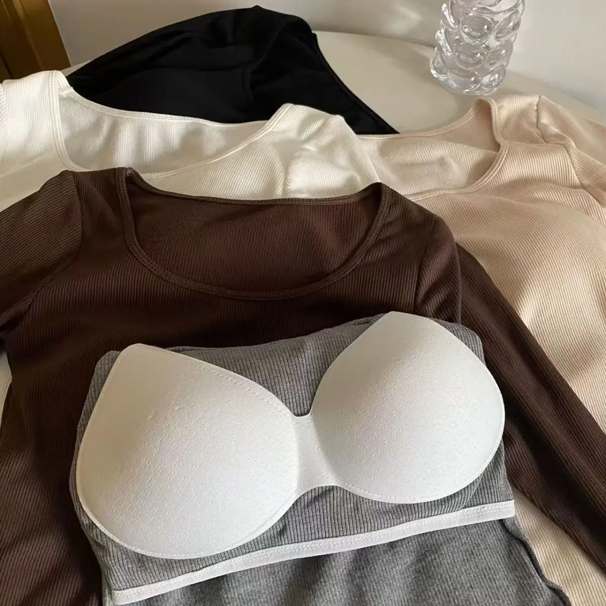 المرأة طويلة الأكمام صوف مبطن قصيرة سميكة الدافئة تي شيرت الكورية نمط سليم صالح قاعدة قميص U الرقبة لخريف شتاء