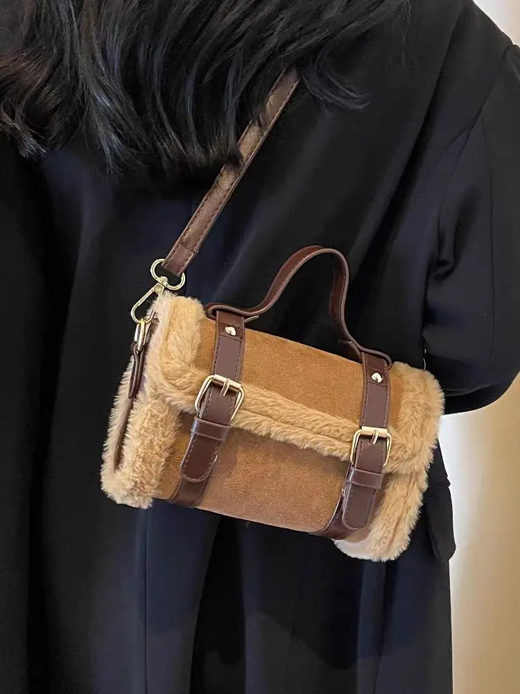 

Autumn and winter French niche fashion handbags new style plush small square bag high-end fashion versatile crossbody bag