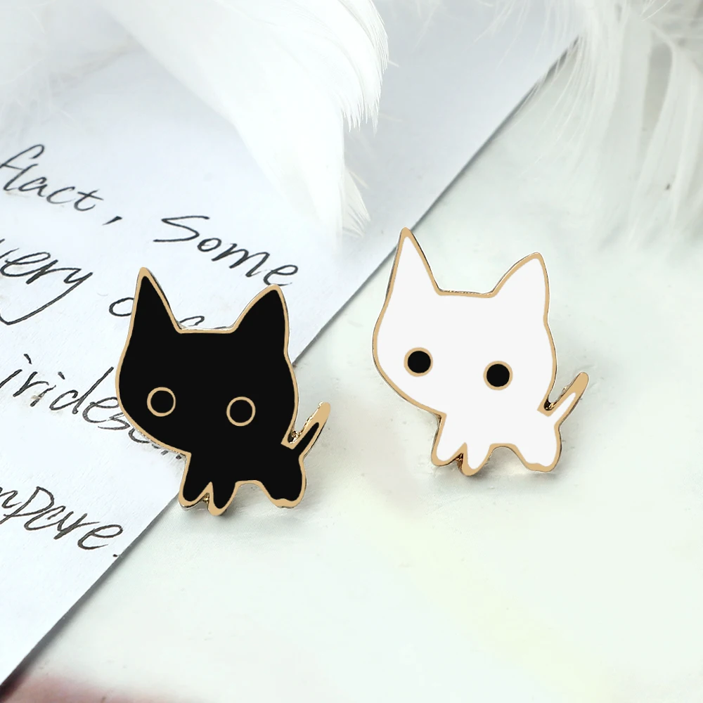 Couple Black White Cats Enamel Pin Cartoon Cat Fishing Metal Chain Badges Halloween Witch Kitties Brooch Kids Pins Jewelry Gifts