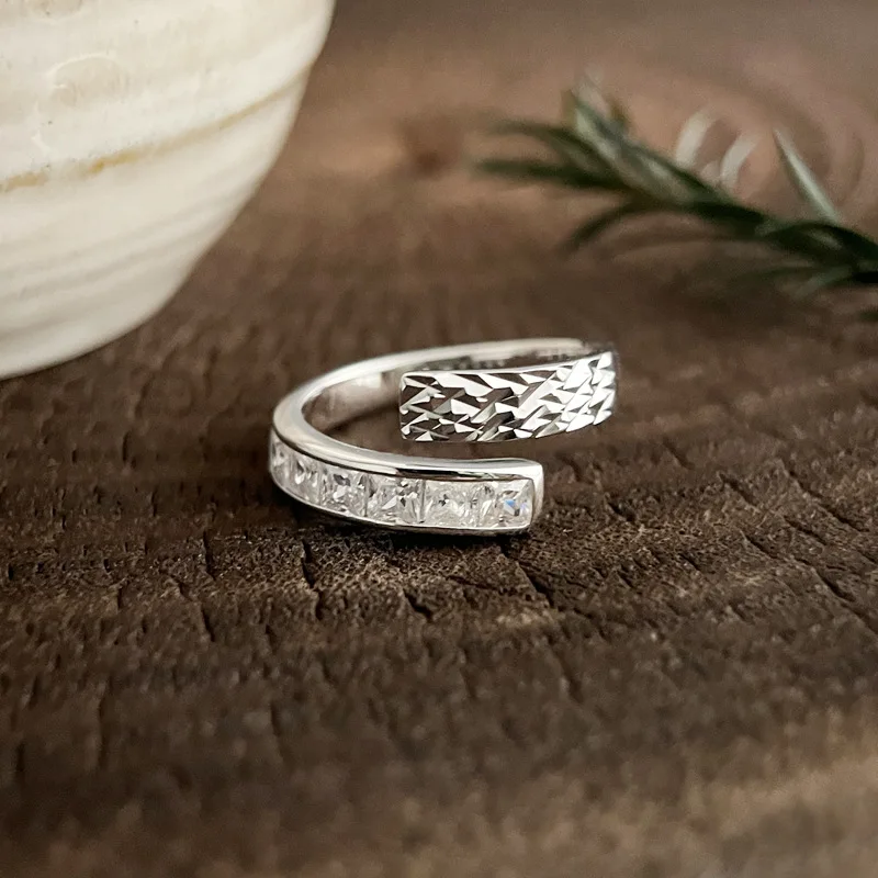 

Кольцо из стерлингового серебра 925 пробы с нерегулярной гравировкой и цирконом для женщин, минималистичный роскошный регулируемый невыцветающий эффектный ювелирный подарок