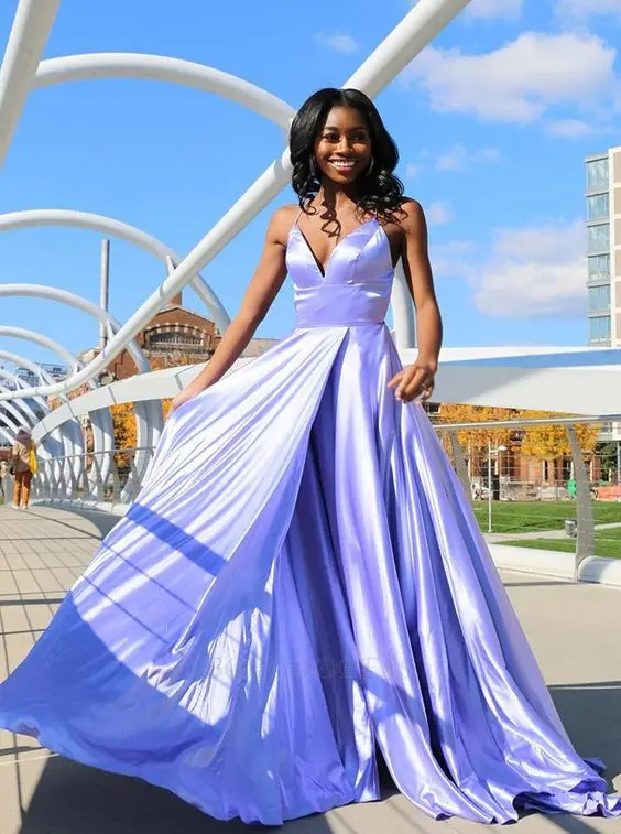 Vestidos de graduación largos elegantes de satén, elegantes vestidos de noche de fiesta formales personalizados con abertura frontal y tirantes finos, línea A, tren de barrido