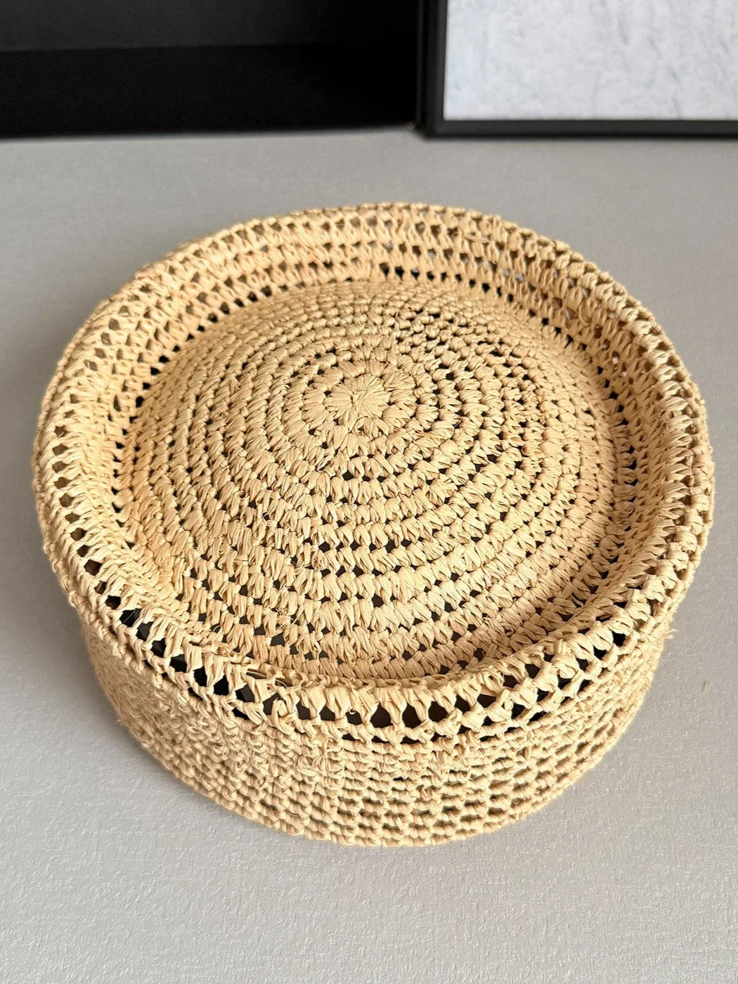 Women Raffia Pillbox Hat Handwoven Hollow Out Round Top Beret British Vintage Elegant Summer Straw Cap