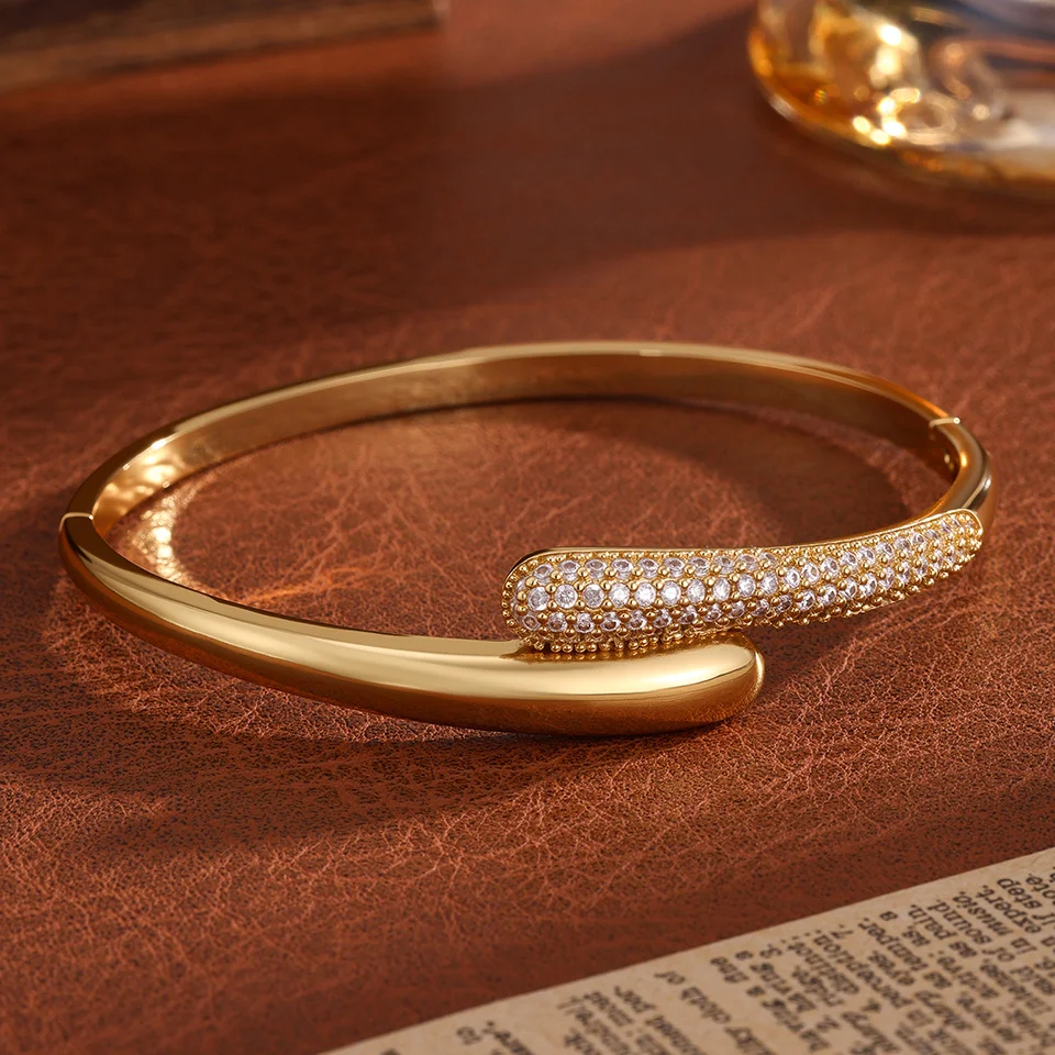 

Sexy European Snake Shiny Zircon Bangle, Niche Unique Luxury High-end Versatile Hand Jewelry for Women