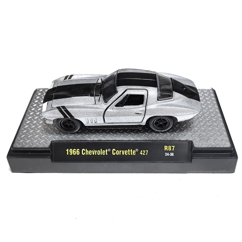 

Diecast M2 1/64 Scale Chevrolet 1966 Corvette Alloy Static Car Model Collectible Toy Gift Souvenir Display