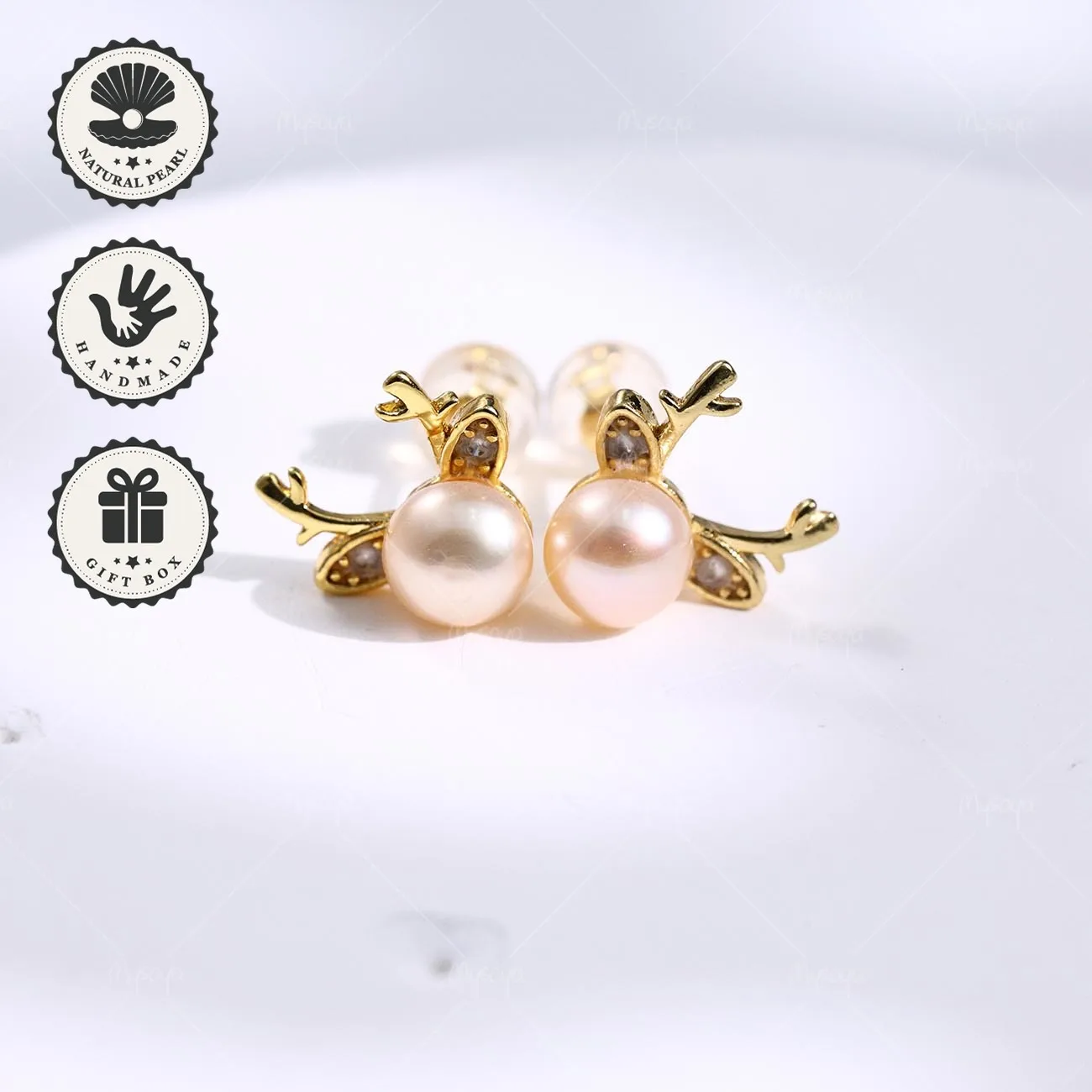 

Серьги-гвоздики Mysoya с натуральным розовым пресноводным жемчугом 6–7 мм и золотистыми элементами в форме рогов оленя, подарок на День святого Валентина или день рождения для нее