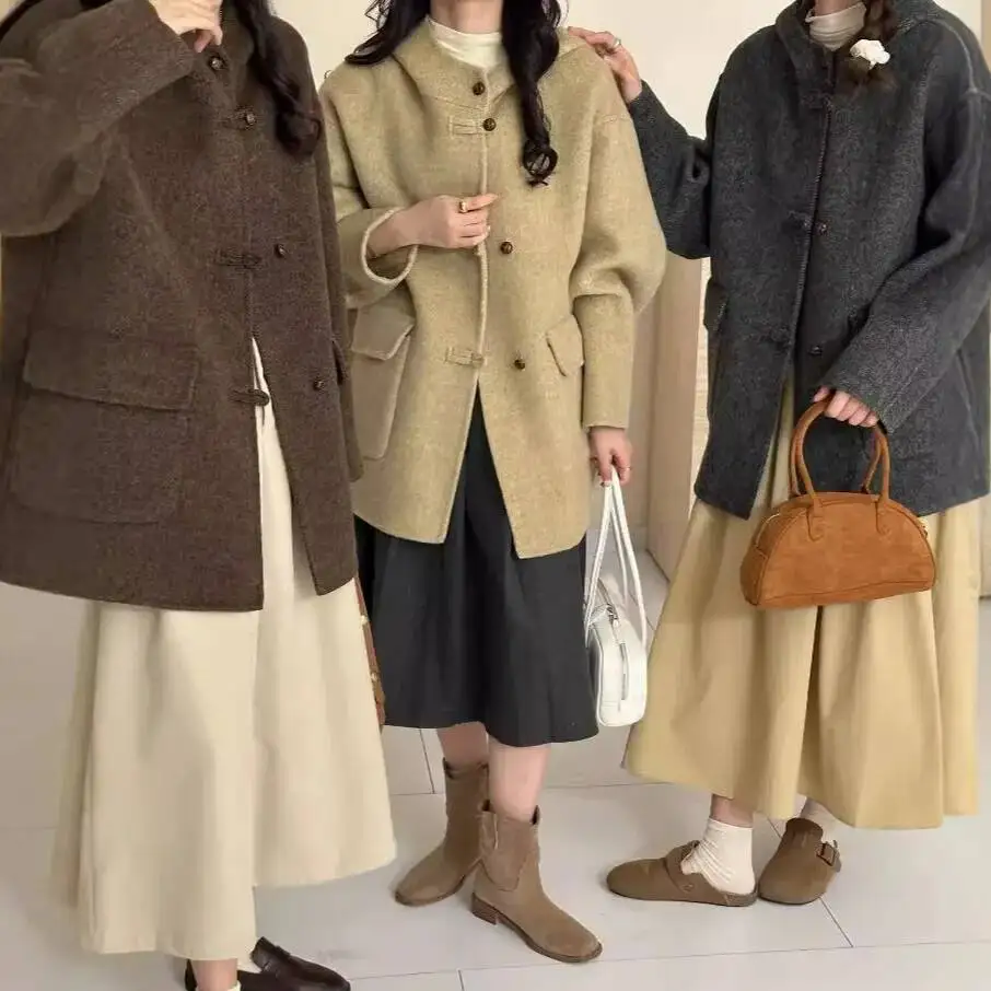 Nowa dwustronna kaszmirowa luźna damska bluza z kapturem zapinana na guziki, średniej długości, krótki płaszcz wełniany na jesień i zimę 2025.