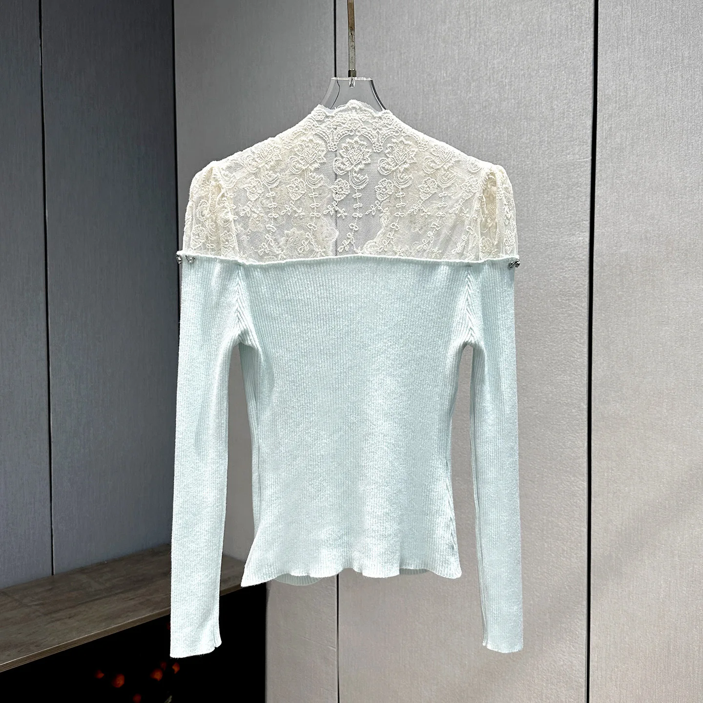 Cardigan lavorato a maglia slim fit a maniche lunghe con bottoni singoli e bordi in pizzo con perline autunnali 2025