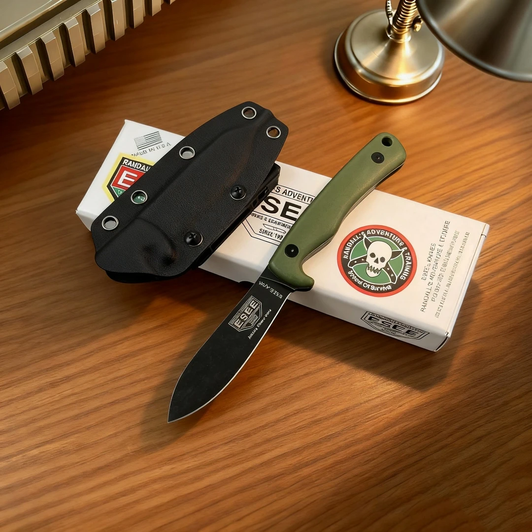 

ESEE-AGK is made of 1095 high-carbon steel and features a G10 multi-color handle. It is a camping knife for the forest.