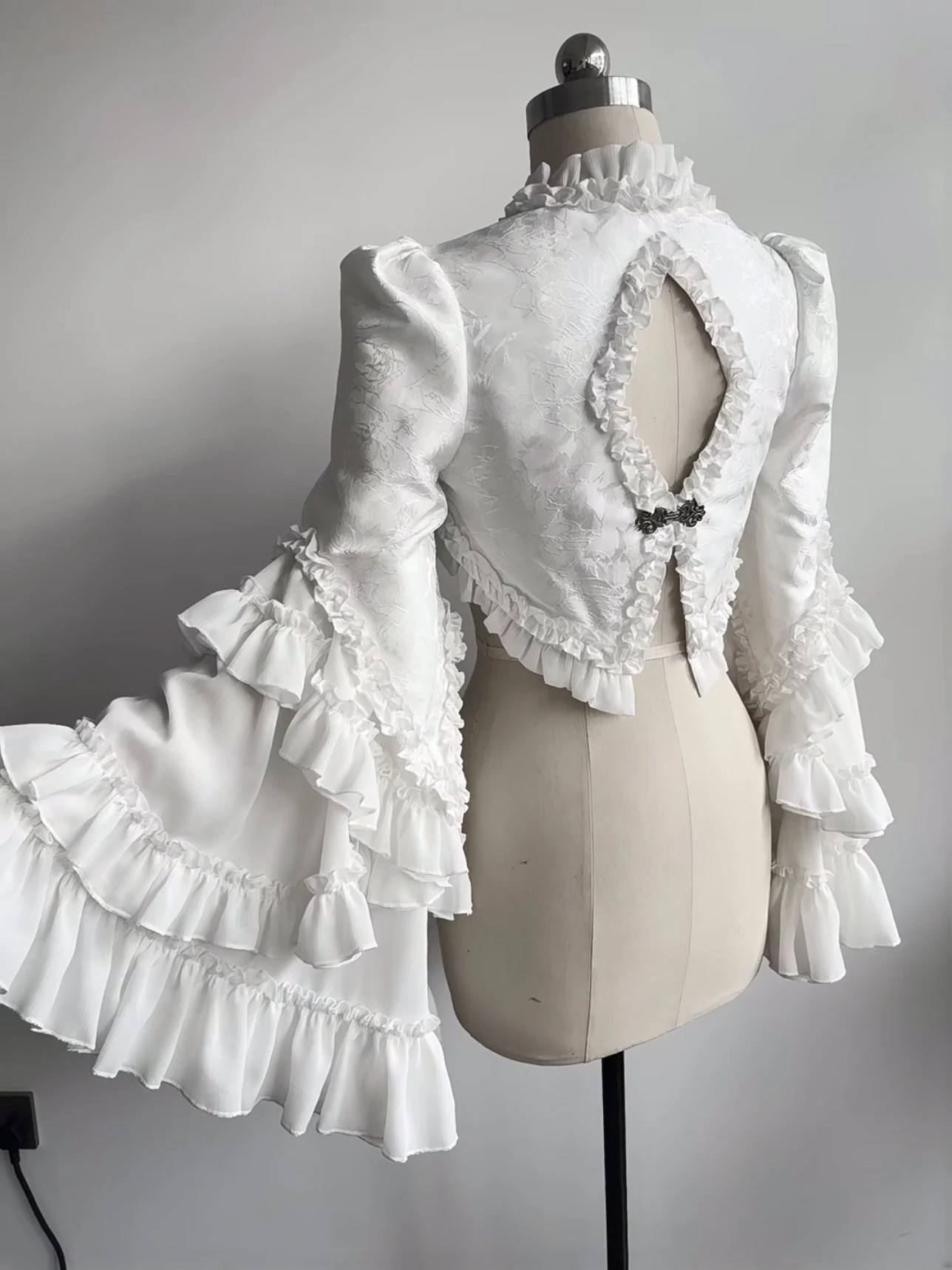 

Романтическая милая кружевная блузка вампира, многослойная роскошная готическая верхняя куртка в стиле Лолиты с вырезом сзади, универсальная короткая блузка, рубашка