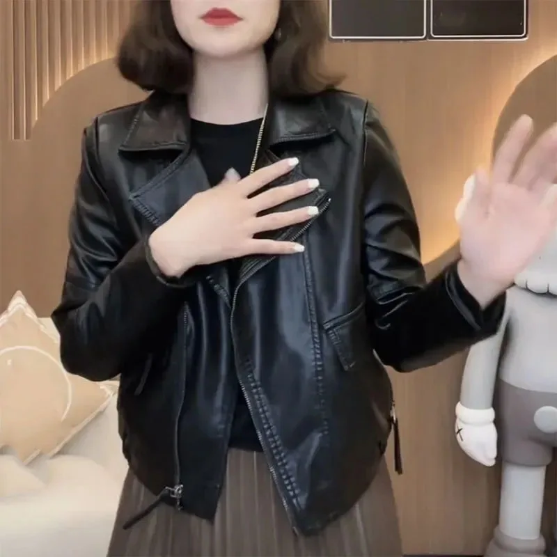 เสื้อแจ็คเก็ตหนังซิปแบบนุ่มสำหรับผู้หญิง สไตล์ฤดูใบไม้ผลิและฤดูใบไม้ร่วง เสื้อแจ็คเก็ตหนังลำลองสำหรับผู้หญิง แฟชั่นเกาหลี เสื้อคลุมอเนกประสงค์