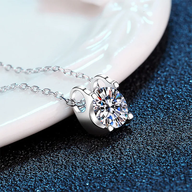 D Color Moissanite Pendant Light Luxury Classic Bull Head Fashion Necklace Women's Quality Silver Chain Platinum PT950 Mark