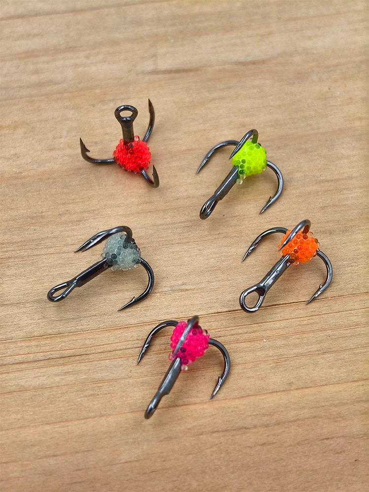 Wifreo 2 pièces/5 pièces hameçon triple de pêche sur glace avec œuf de poisson UV dur 8 # 10 # 12 # 14 # Crochets en acier à haute teneur en carbone, leurre coulant pour l'hiver, Pesca