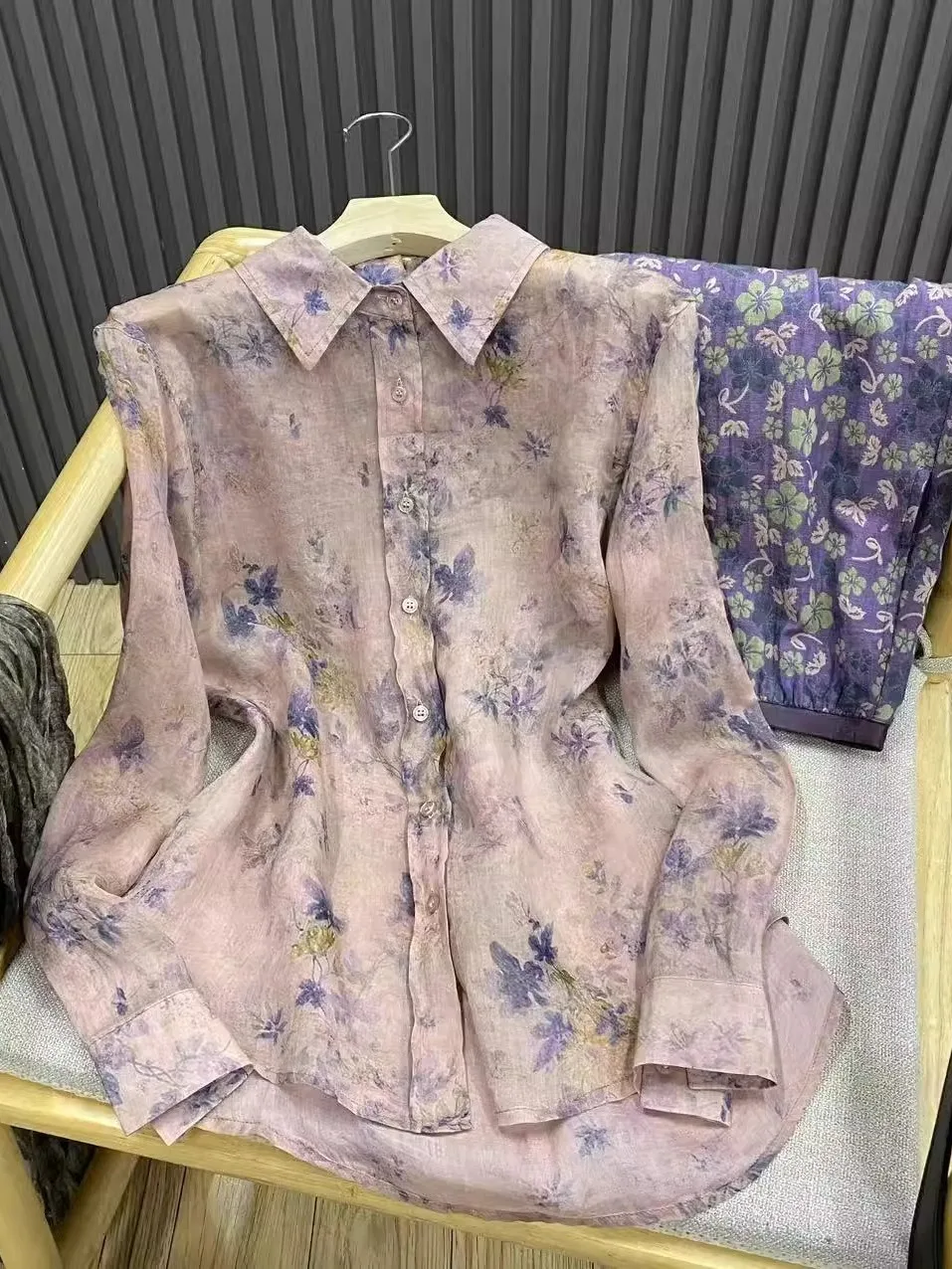 カジュアルな長袖コットンリネン女性用トップス、花柄プリント、重ね着に最適、万能なベーストップ、春と秋に快適で通気性...