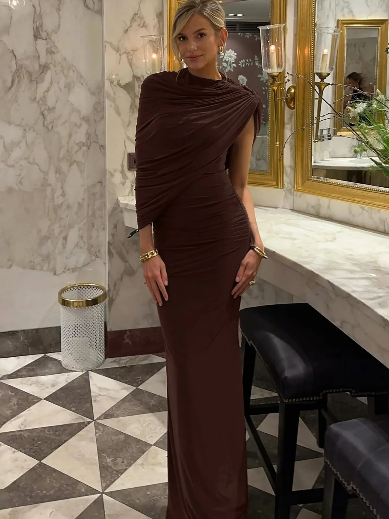 Seductive Dress One-Shoulder Bodycon Ruched Dress Asymmetric Hem Curve-Hugging Dress Lightweight Stylish Party Outfit