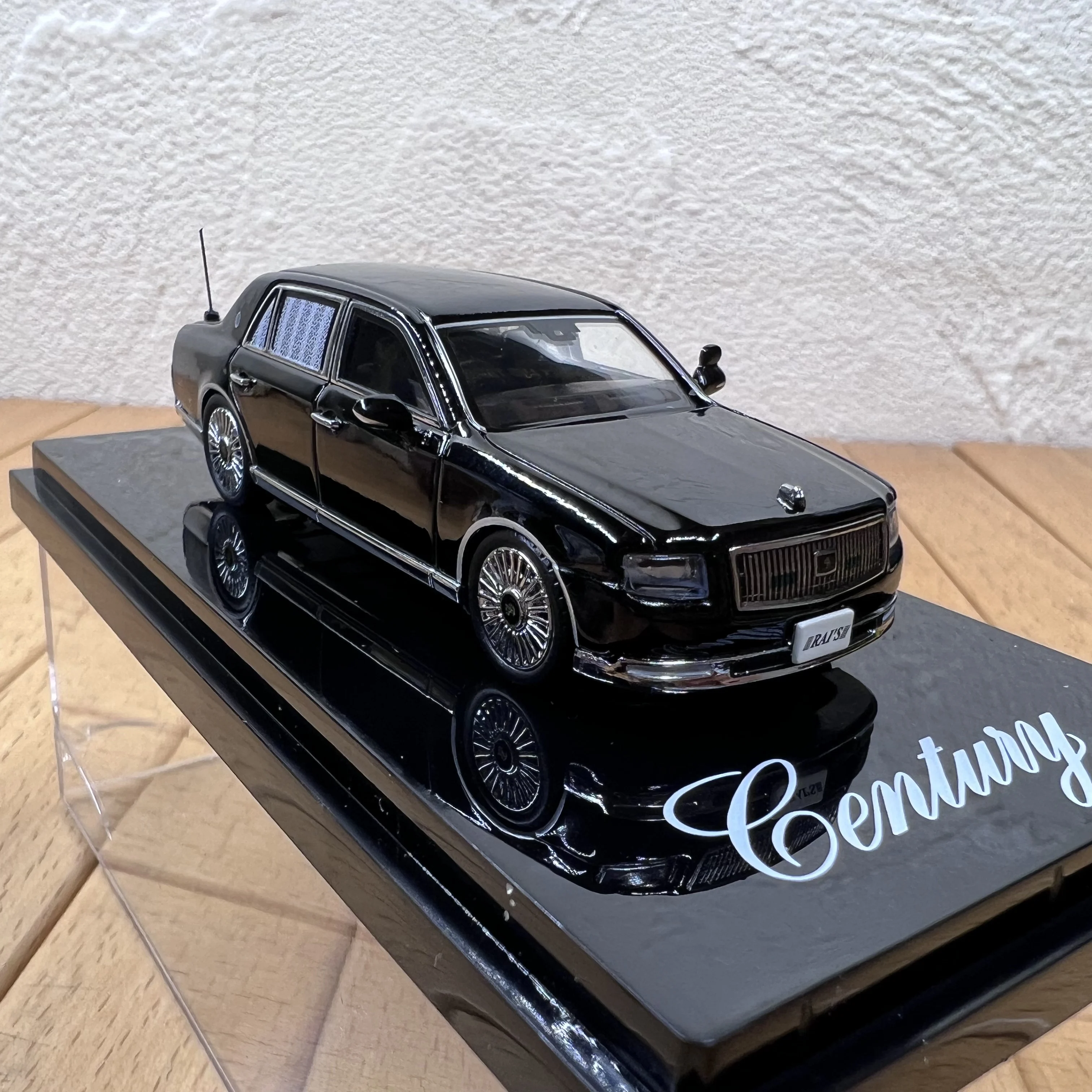 Diecast 1:64 Scale Toyota Century Limousine Alloy Car Model Decoration Scene Collectible Toy Gift Souvenir Display Ornament