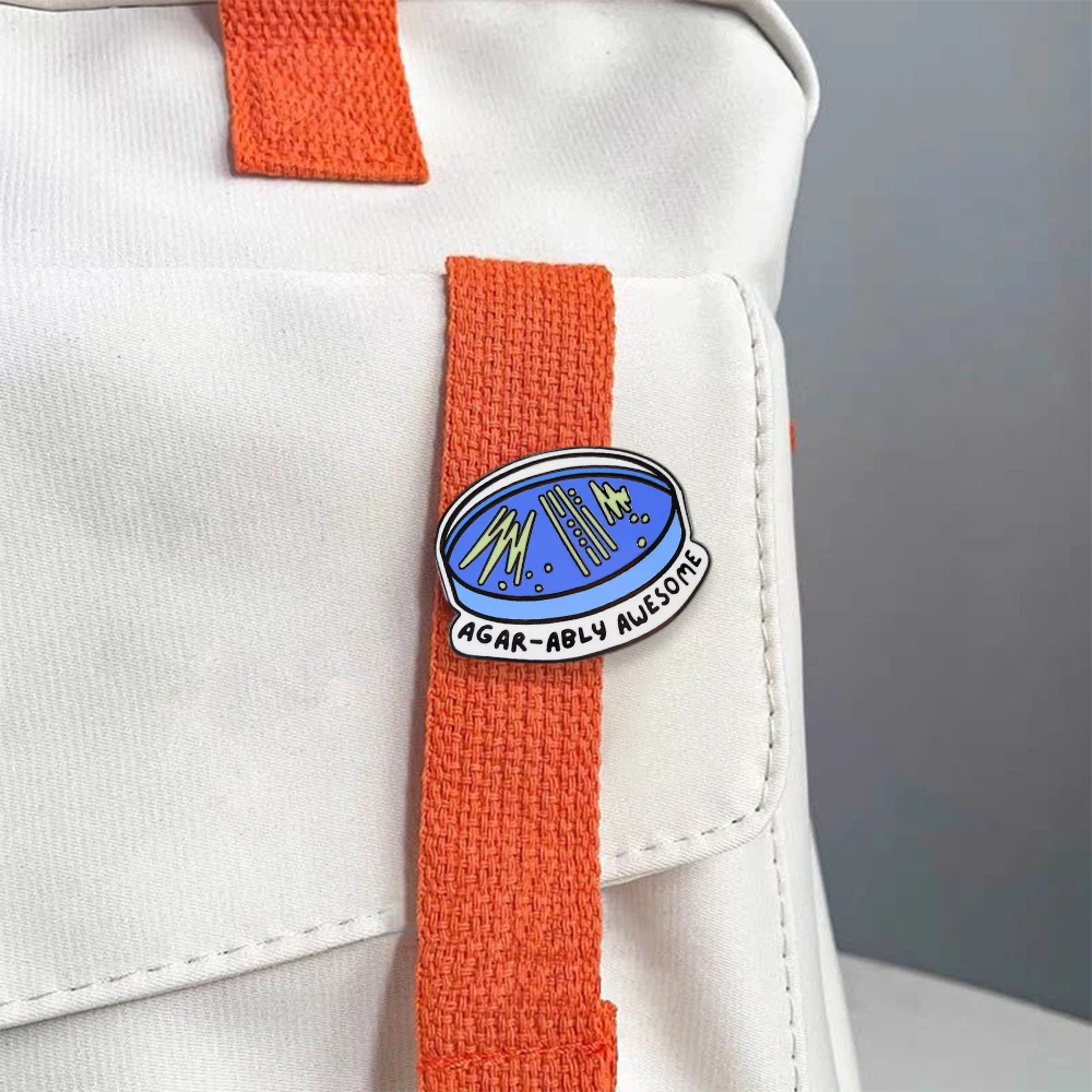 أجار - بروش رائع تمامًا طبق بتري شارة معدنية مثيرة للاهتمام علم الأحياء موضوع دبوس عشاق العلوم هدية ملحق مضحك