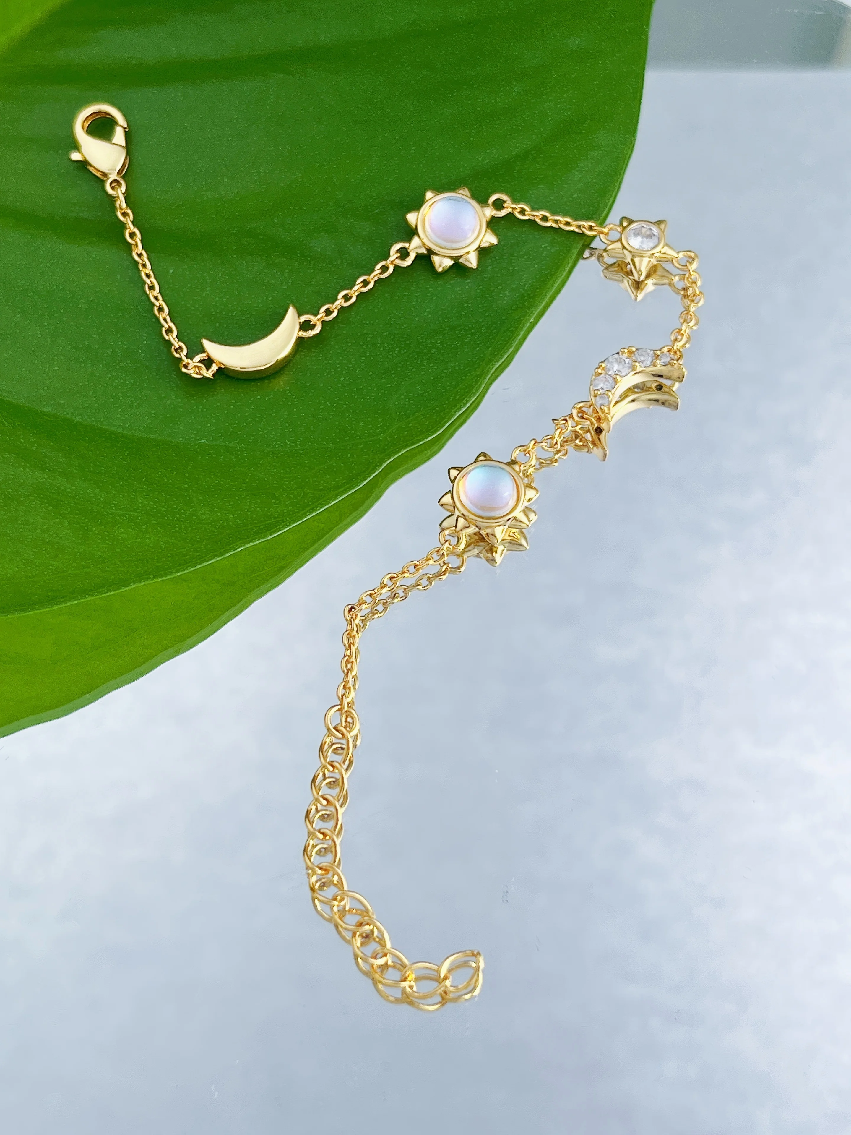 

Simple Gold-Plated Star And Moon Bracelet Fashionable Jewelry Cross-Border Personality Design for Women