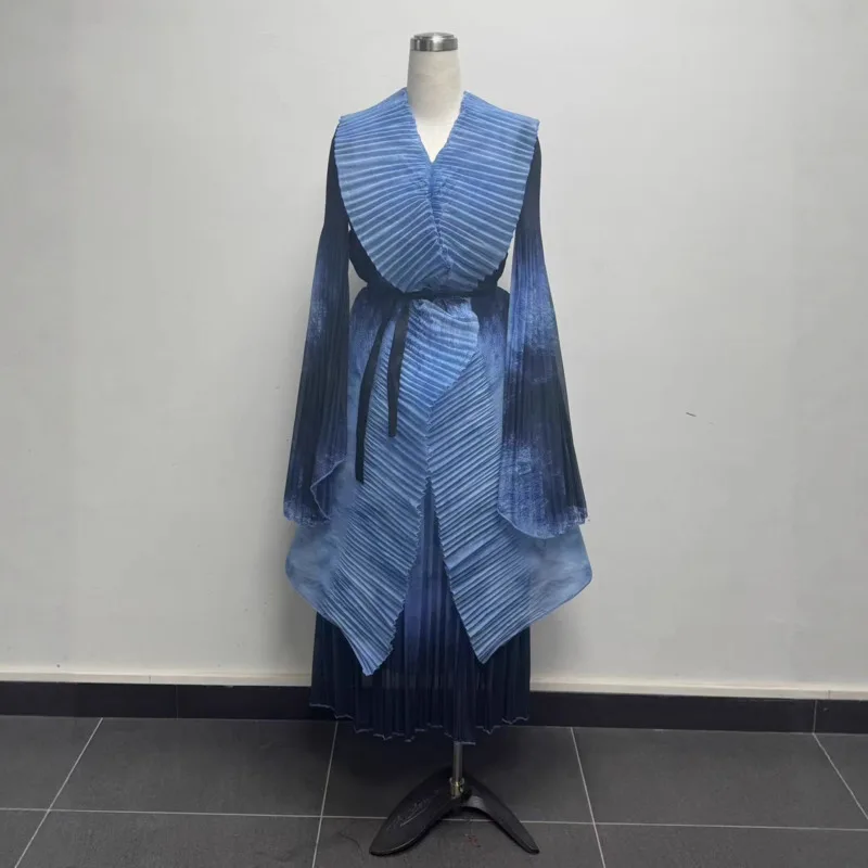 ชุดเซ็ต 2 ชิ้น ยี่ห้อ YFPF Miyake สำหรับผู้หญิง เสื้อสายเดี่ยวแบบไม่มีแขน แต่งระบายไล่เฉดสี พร้อมเสื้อคลุมยาว ดีไซน์แฟชั่น เสื้อผ้าใหม่