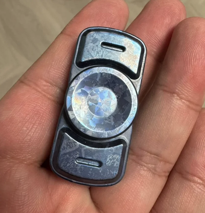 Used EDC Ve Ice Crystal Titanium Blue spinner Fingertip gyroscope Decompression toys