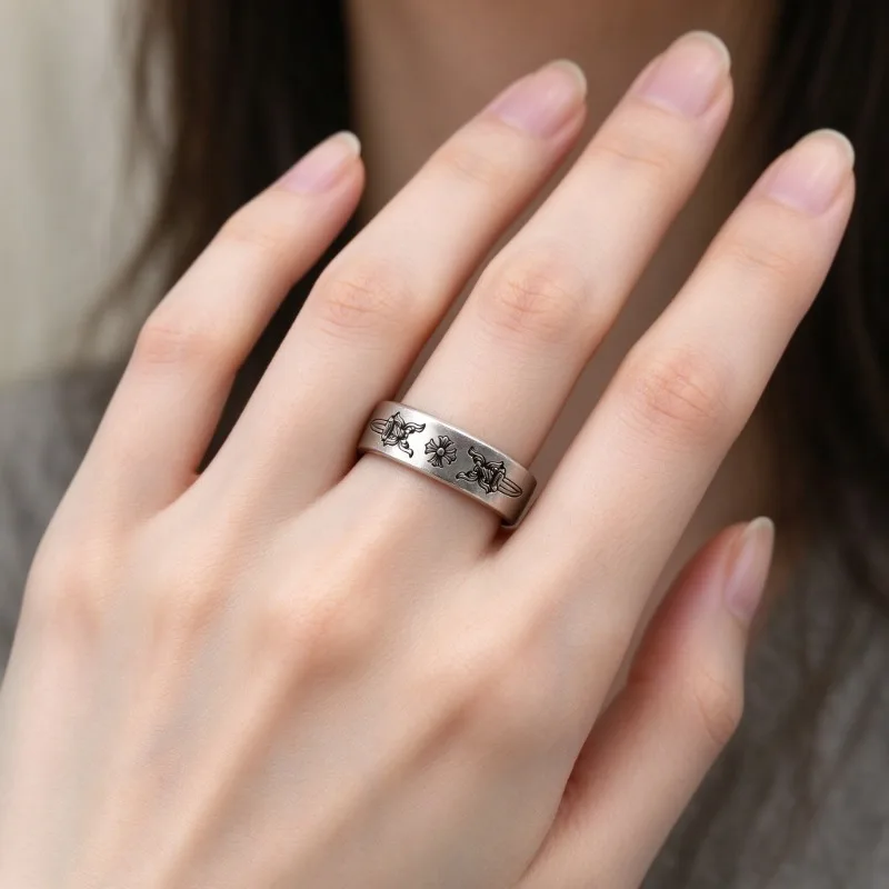 Unisex Retro Cross Carved Metal Ring, Punk Gothic Vintage Finger Jewelry, Hollow Pattern Statement Band for Daily Street Wear, Birthday Holiday Gift, Fashion Decorative Accessory for Men and Women