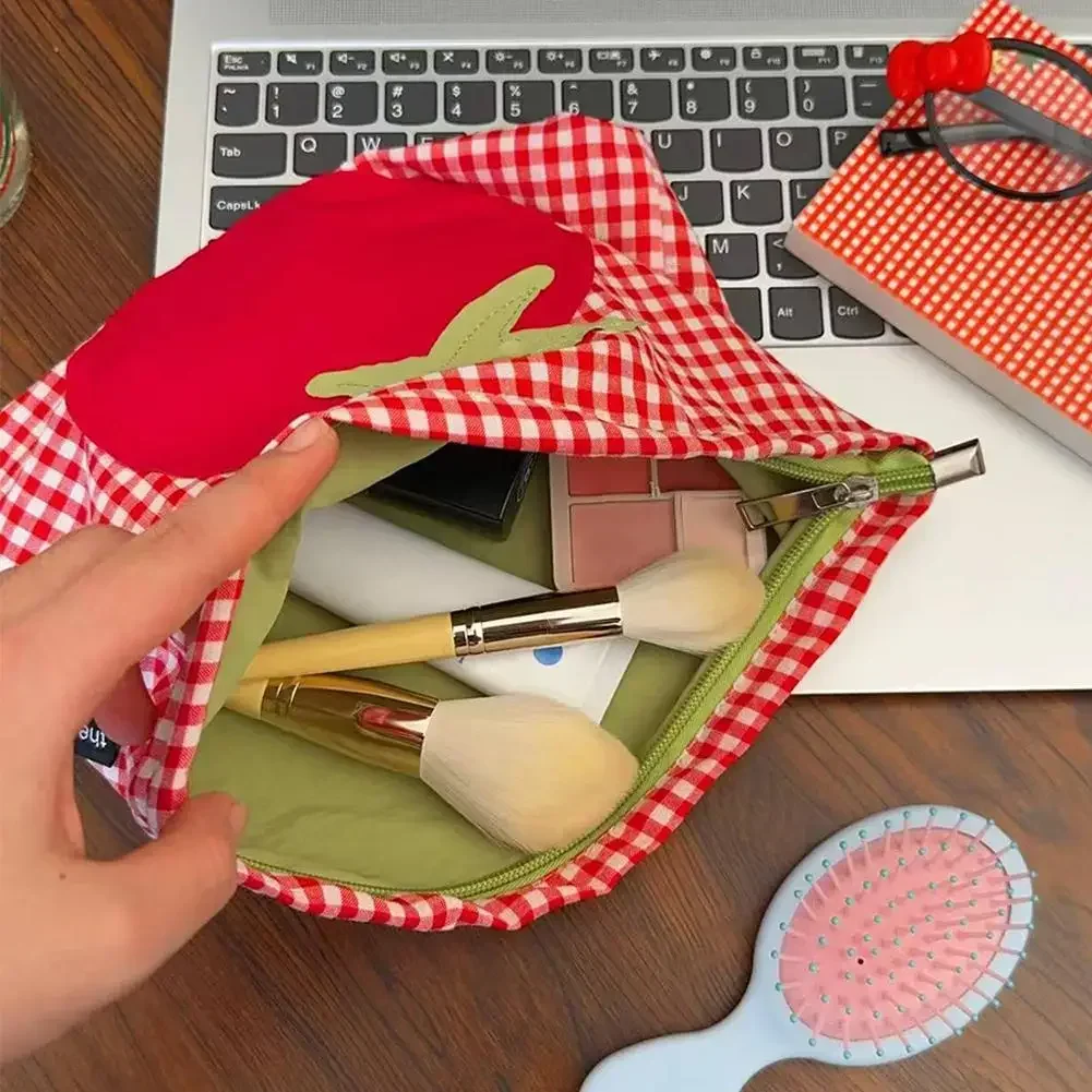 Cute Makeup Bag Large Capacity Portable Toiletry Organizer Pouch Simple Cosmetic Storage Bag for Travel