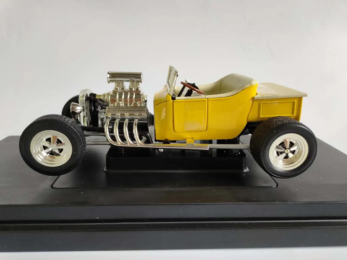 ERTL 1:18 TBUCKET Vintage Car Alloy Fully Open Simulation Limited Edition Alloy Metal Static Car Model Toy Gift