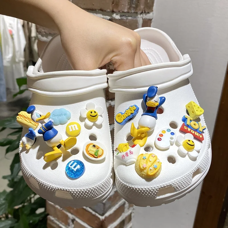 Intero Set vendita calda fai da te foro scarpe Charms stile divertente simpatico cartone animato 3D fai da te Designer qualità scarpa da giardino