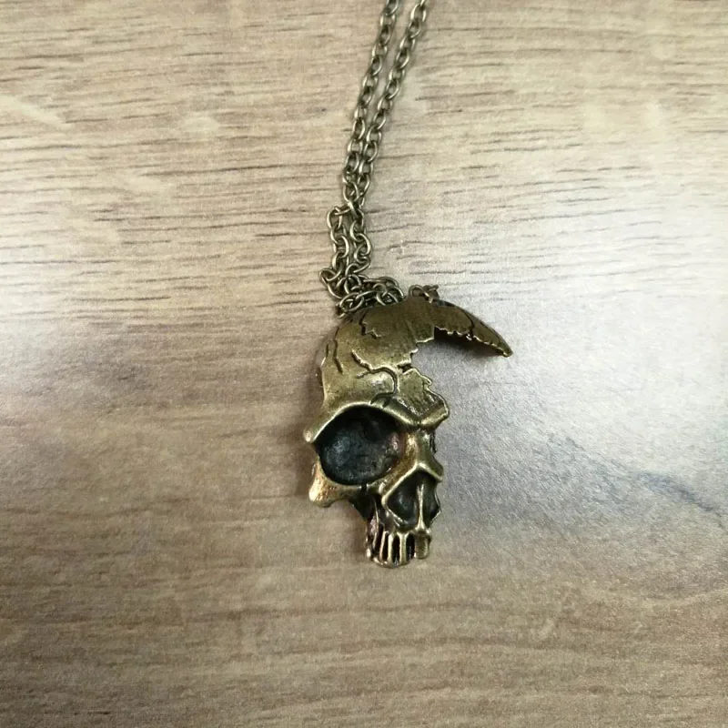 2021 Explosions Retro Half Skull Necklace Metal Skeleton Pendant Trendy Vintage Gothic Jewelry Choker Pendants Crow Necklaces