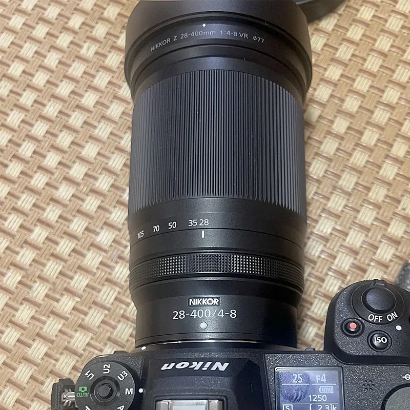 

Металлическая квадратная бленда для объектива Nikon Z 24-120 мм f4 S Z 28-400 мм f/4-8VR поставляется с металлической крышкой