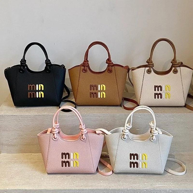 

Женская сумка через плечо в винтажном стиле из восковой кожи с отделкой из патина для уникального персонажа