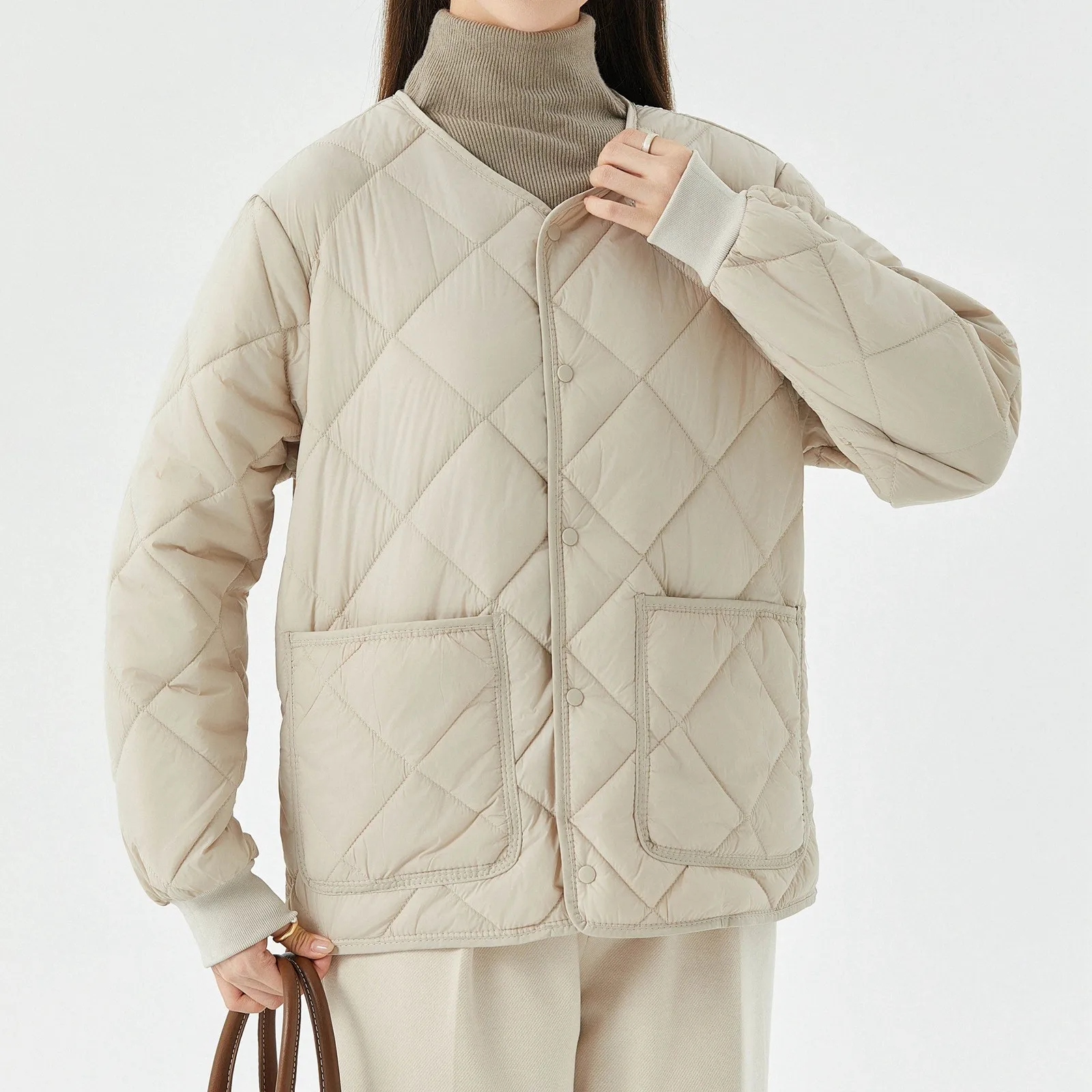 

Женская Легкая стеганая куртка с длинным рукавом и круглым вырезом