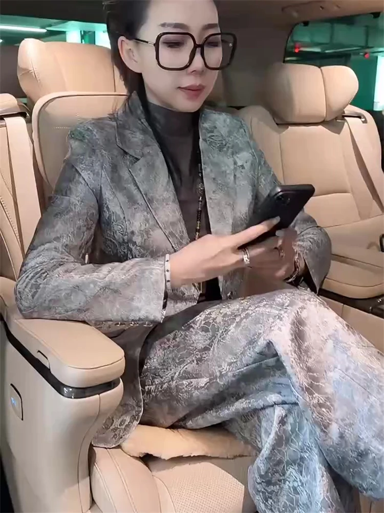 

Fashionable and high-end fashion suit women in spring 2025 waist cinching top slimming and casual pants two-piece set